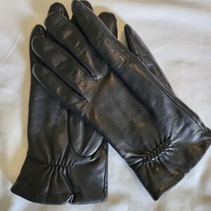 Isotoner Thinsulate Women's Black Leather Gloves In Size 7.5